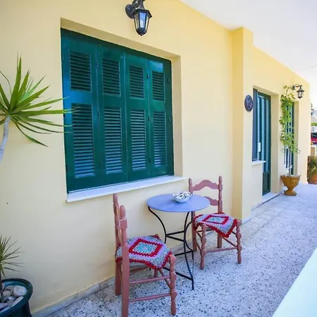 Traditional At Xenios Avlais * Αλυκανάς